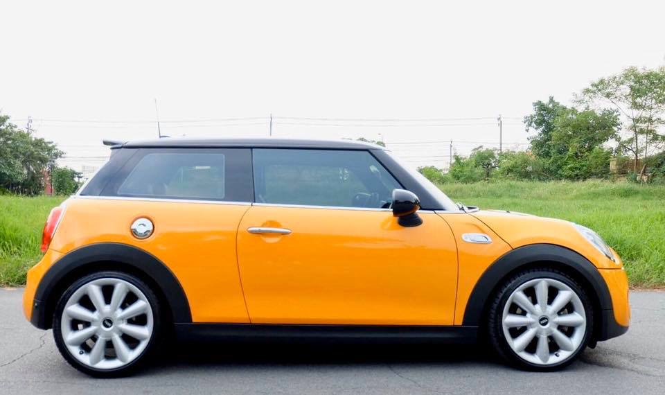 Mini Hatch (Cooper) Gen3 F56 (3 ประตู) ปี 2014 สีเหลือง