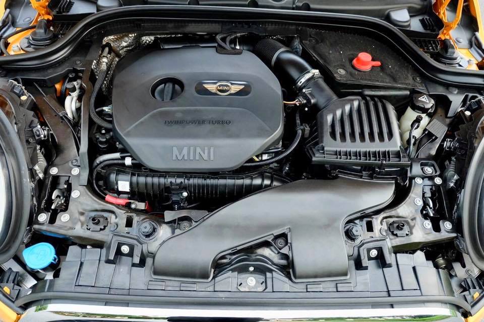 Mini Hatch (Cooper) Gen3 F56 (3 ประตู) ปี 2014 สีเหลือง