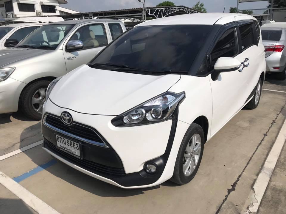 Toyota Sienta ปี 2017 สีขาว