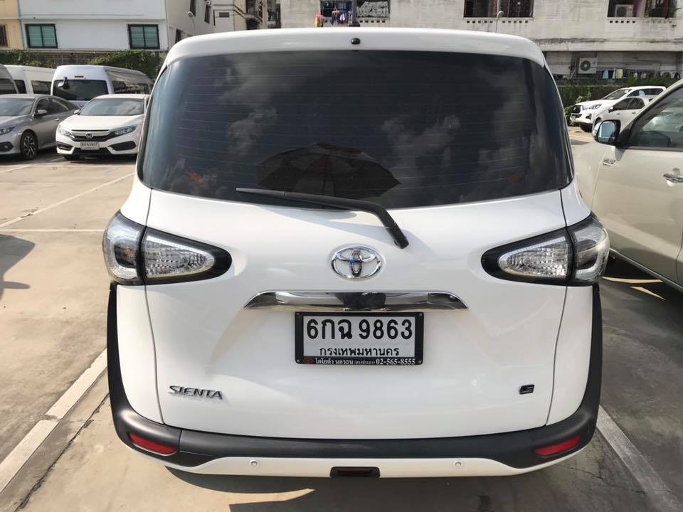 Toyota Sienta ปี 2017 สีขาว