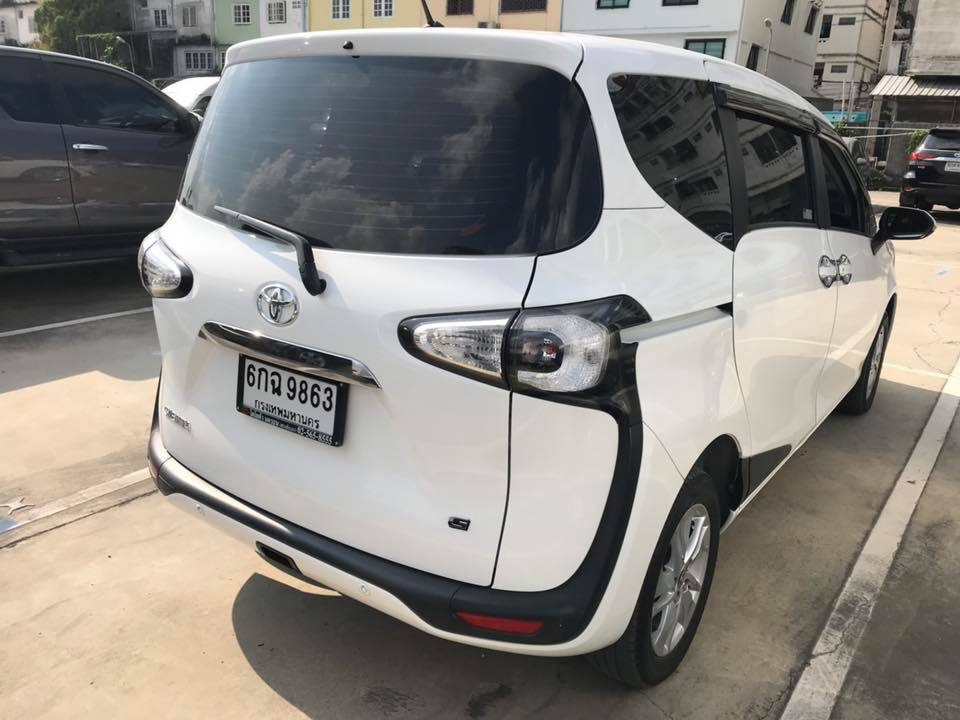 Toyota Sienta ปี 2017 สีขาว