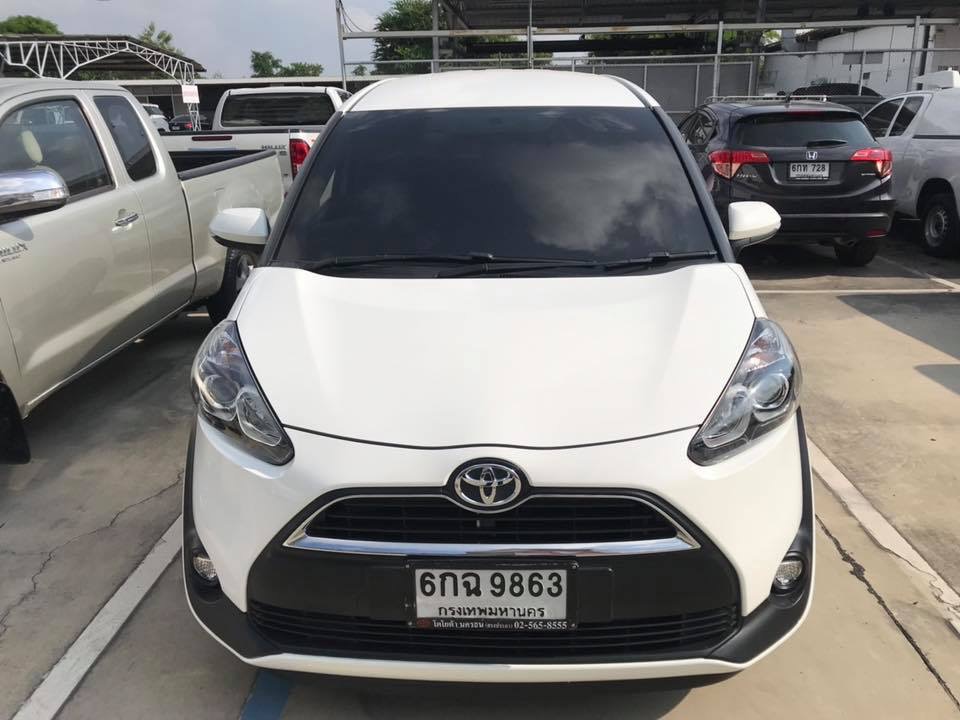 Toyota Sienta ปี 2017 สีขาว