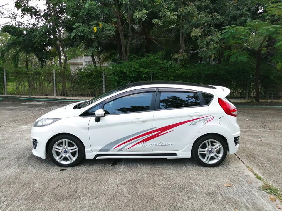 Ford Fiesta ปี 2012 สีขาว