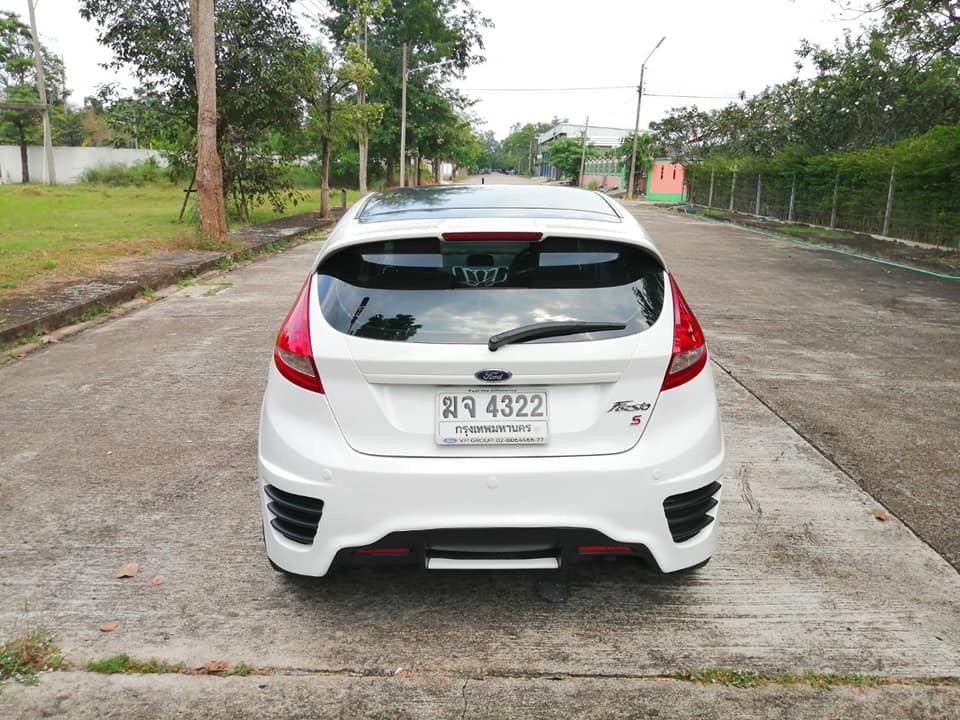 Ford Fiesta ปี 2012 สีขาว