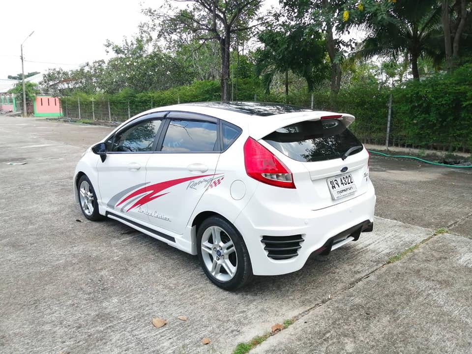 Ford Fiesta ปี 2012 สีขาว