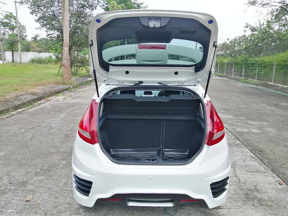 Ford Fiesta ปี 2012 สีขาว