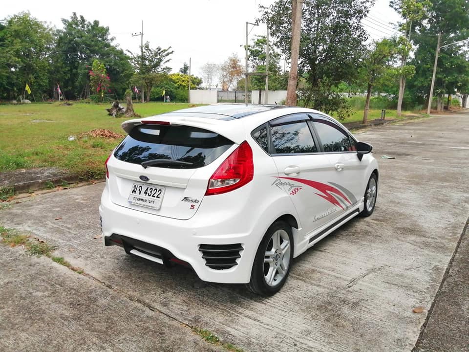 Ford Fiesta ปี 2012 สีขาว