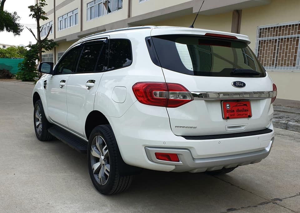 Ford Everest ปี 2015 สีขาว