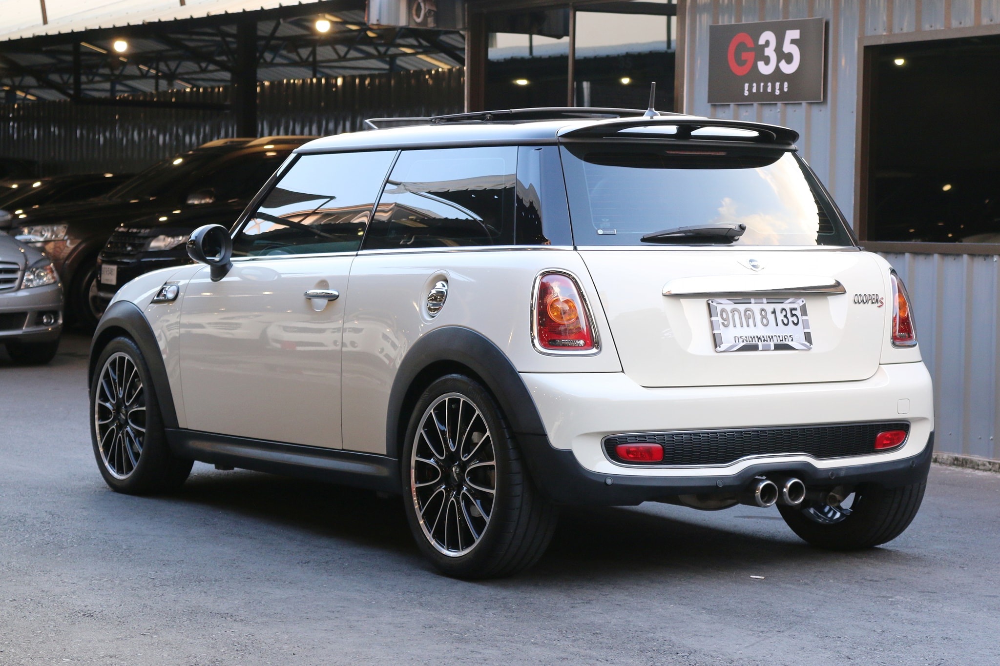 Mini Hatch (Cooper) Gen2 R56 ปี 2009 สีขาว