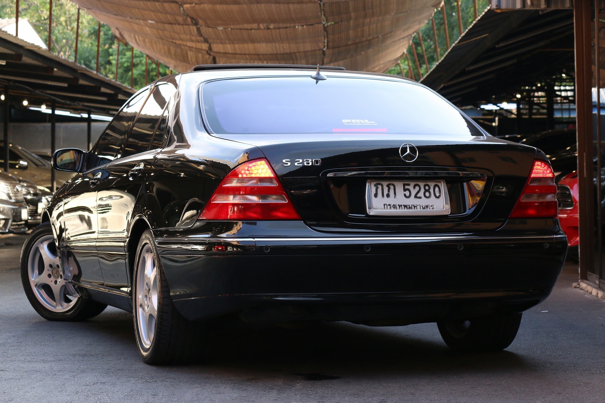 Mercedes-Benz S-Class W220 S280 ปี 2000 สีดำ