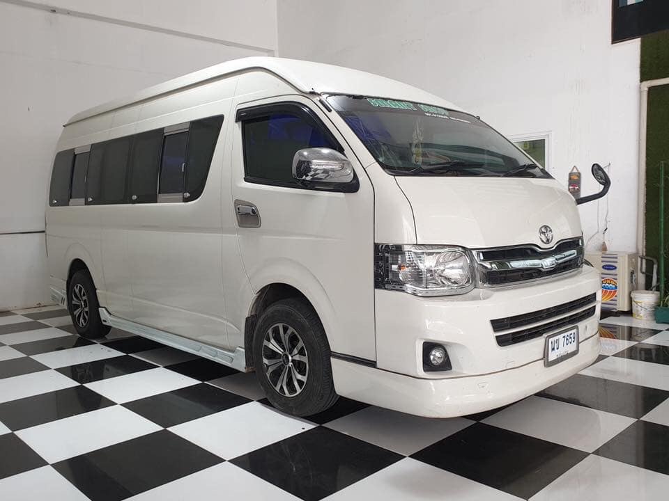 Toyota HiAce Commuter ปี 2012 สีขาว