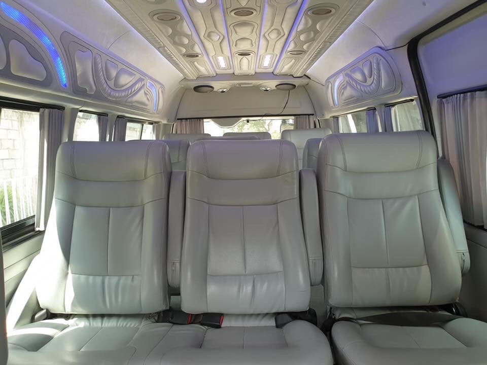 Toyota HiAce Commuter ปี 2012 สีขาว