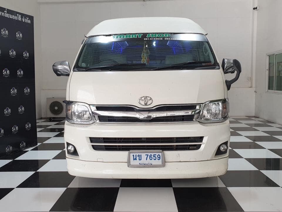 Toyota HiAce Commuter ปี 2012 สีขาว