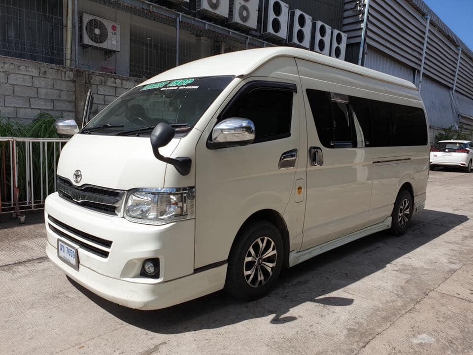 Toyota HiAce Commuter ปี 2012 สีขาว