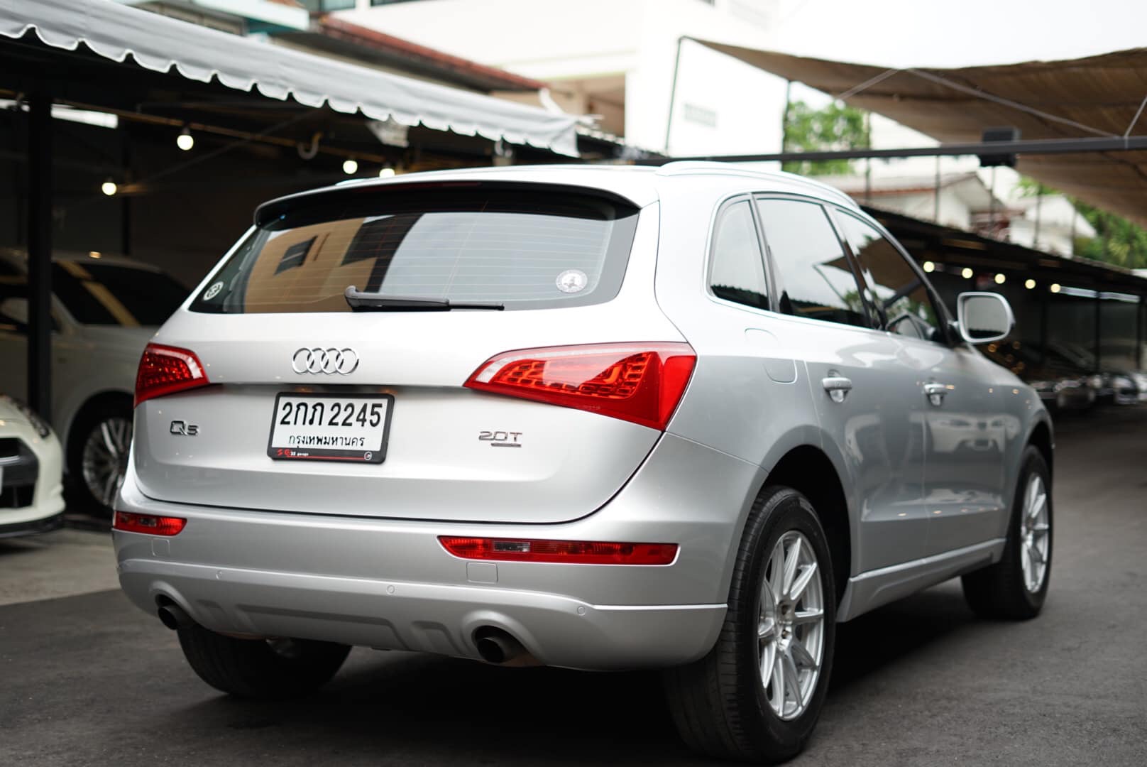 Audi Q5 (8R) ปี 2011 สีเงิน