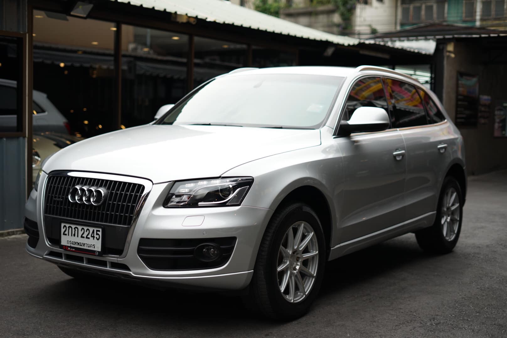 Audi Q5 (8R) ปี 2011 สีเงิน