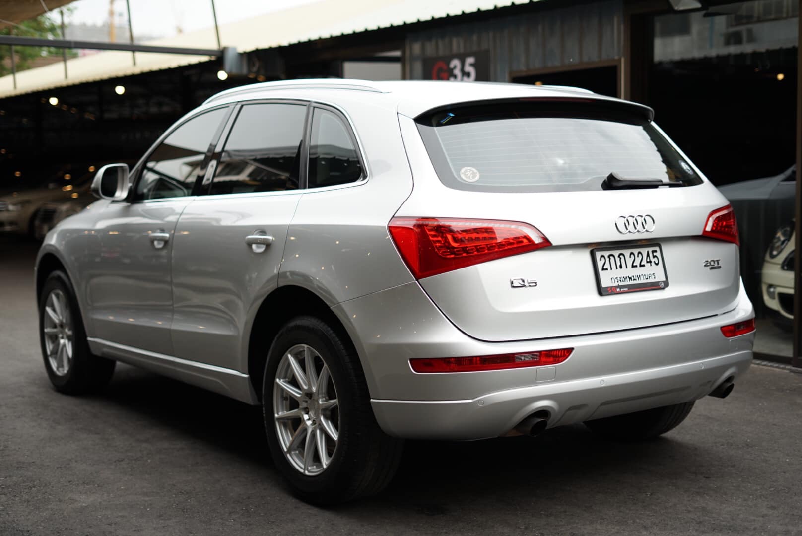 Audi Q5 (8R) ปี 2011 สีเงิน