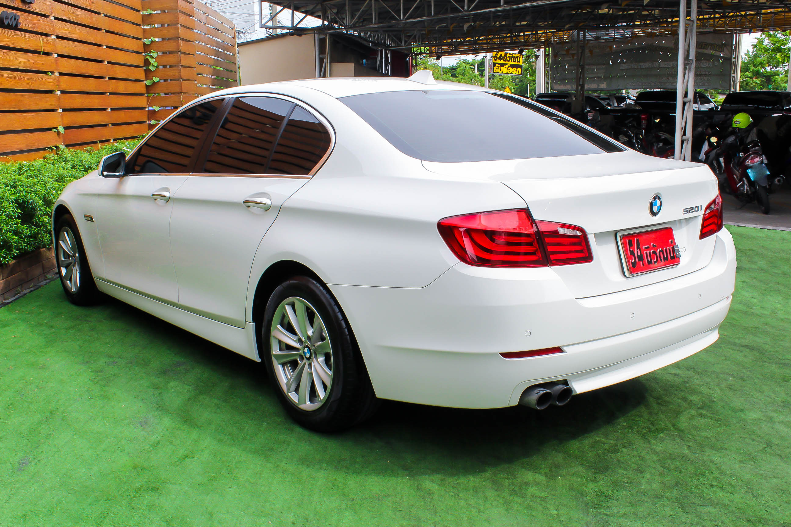 BMW 520I F10 2.0 AT ปี 2012 สีขาว