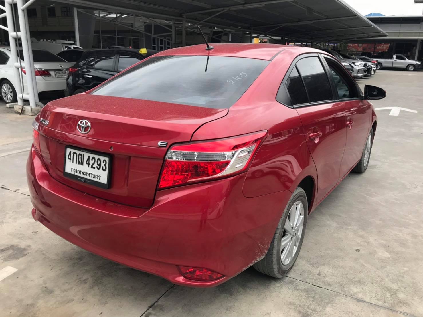 Toyota Vios ปี 2015 สีแดง