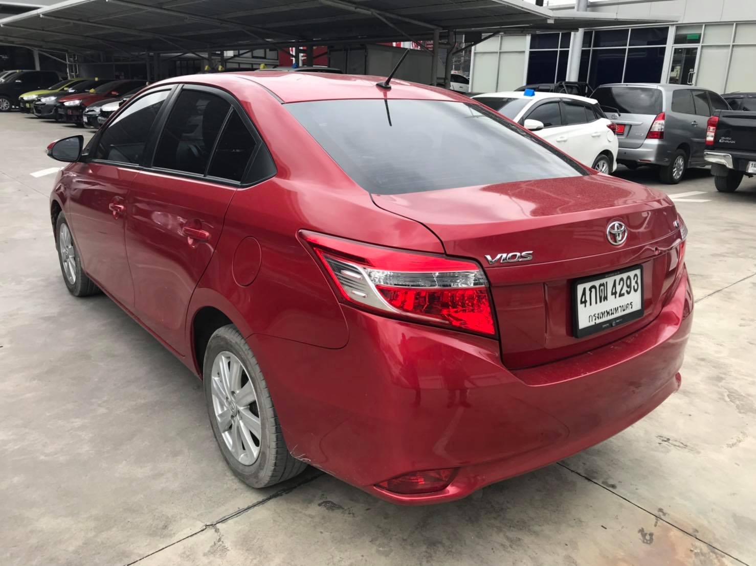 Toyota Vios ปี 2015 สีแดง