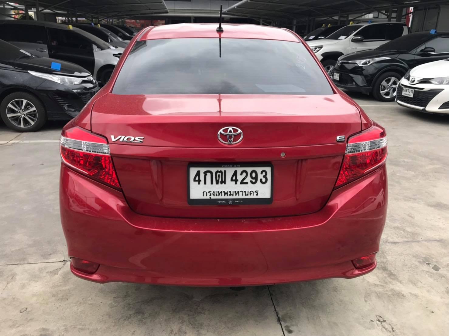 Toyota Vios ปี 2015 สีแดง