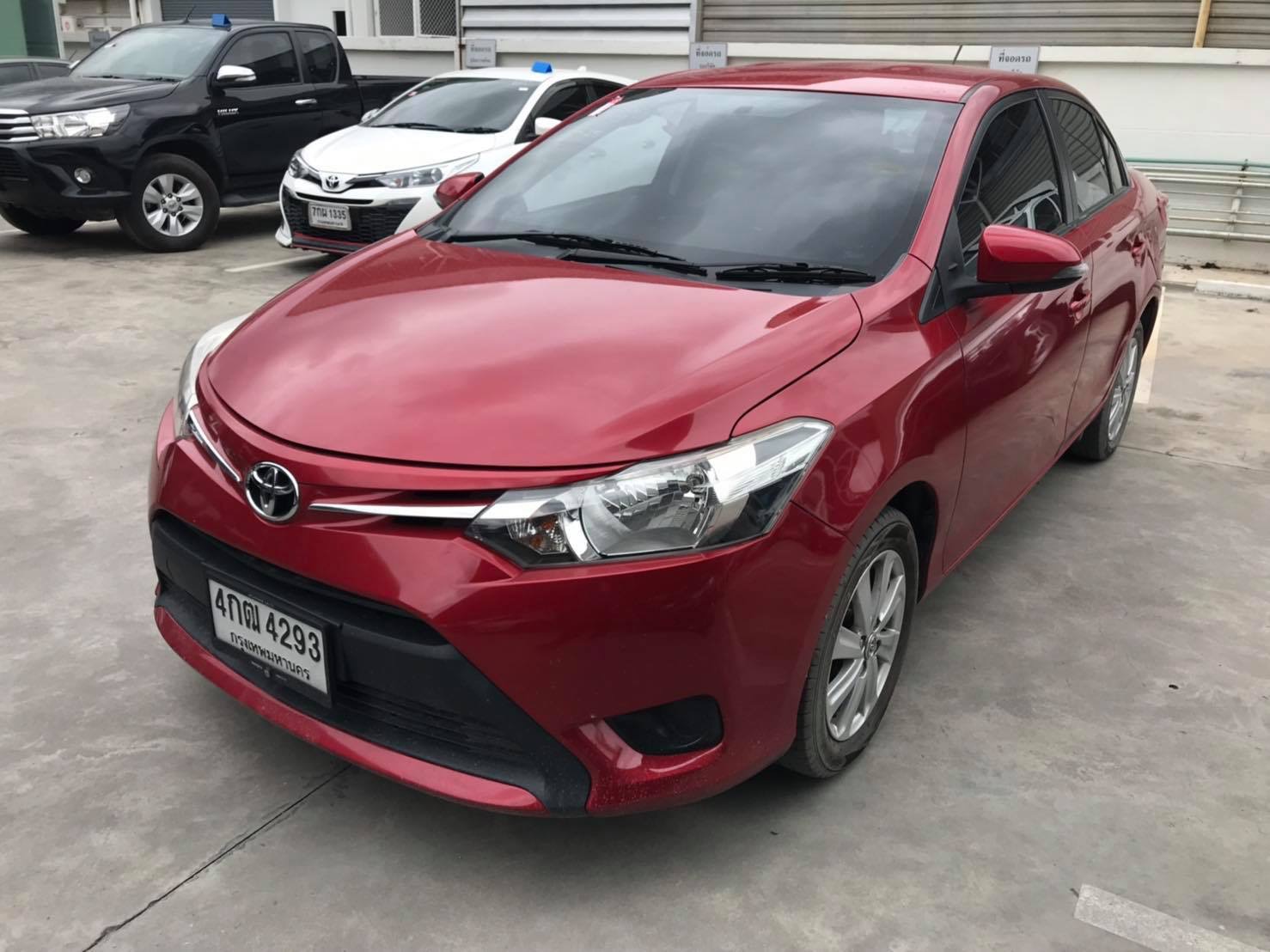 Toyota Vios ปี 2015 สีแดง