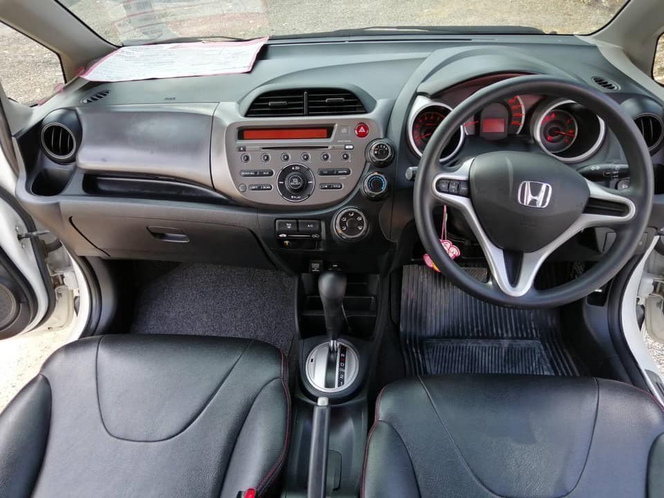 Honda Jazz GE ปี 2013 สีขาว