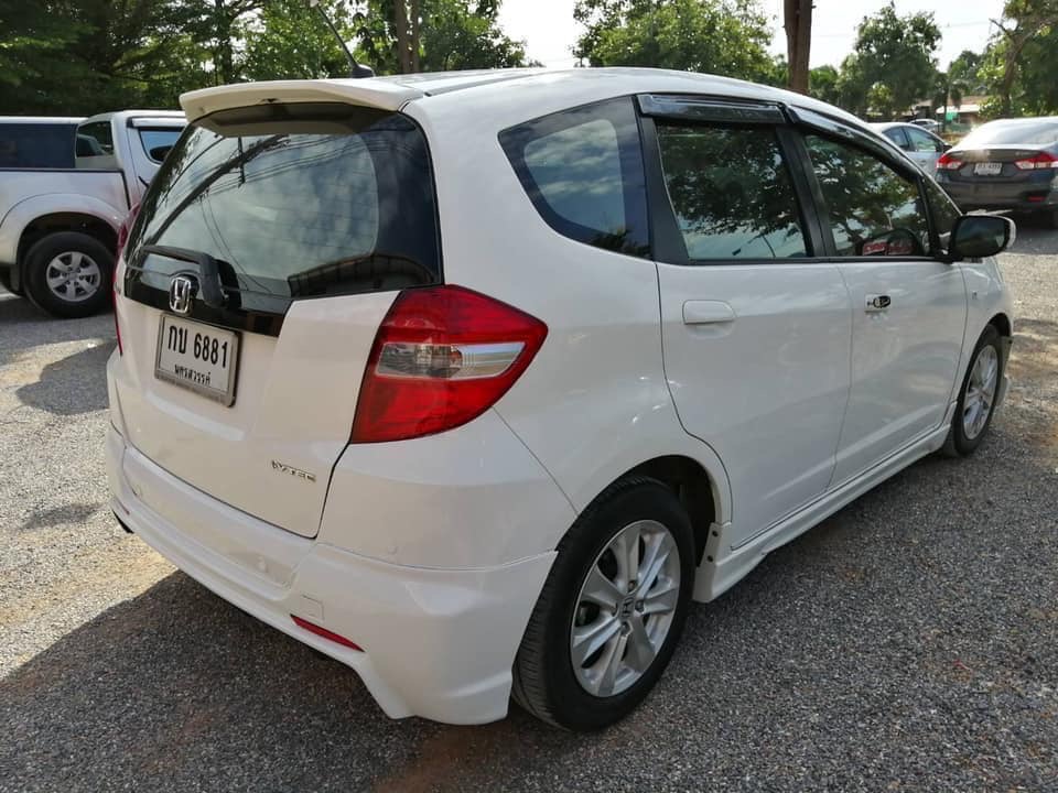 Honda Jazz GE ปี 2013 สีขาว