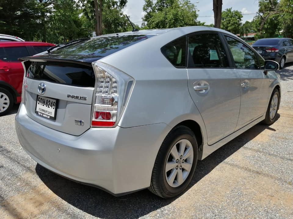 Toyota Prius ปี 2011 สีเงิน