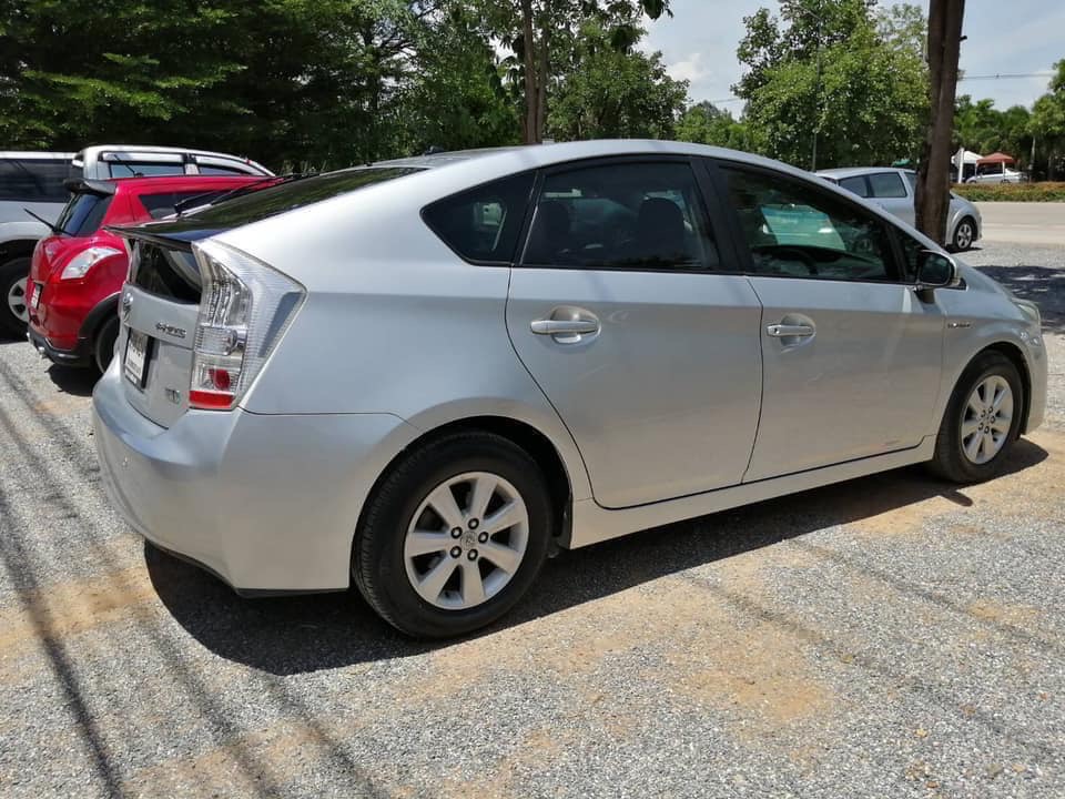 Toyota Prius ปี 2011 สีเงิน