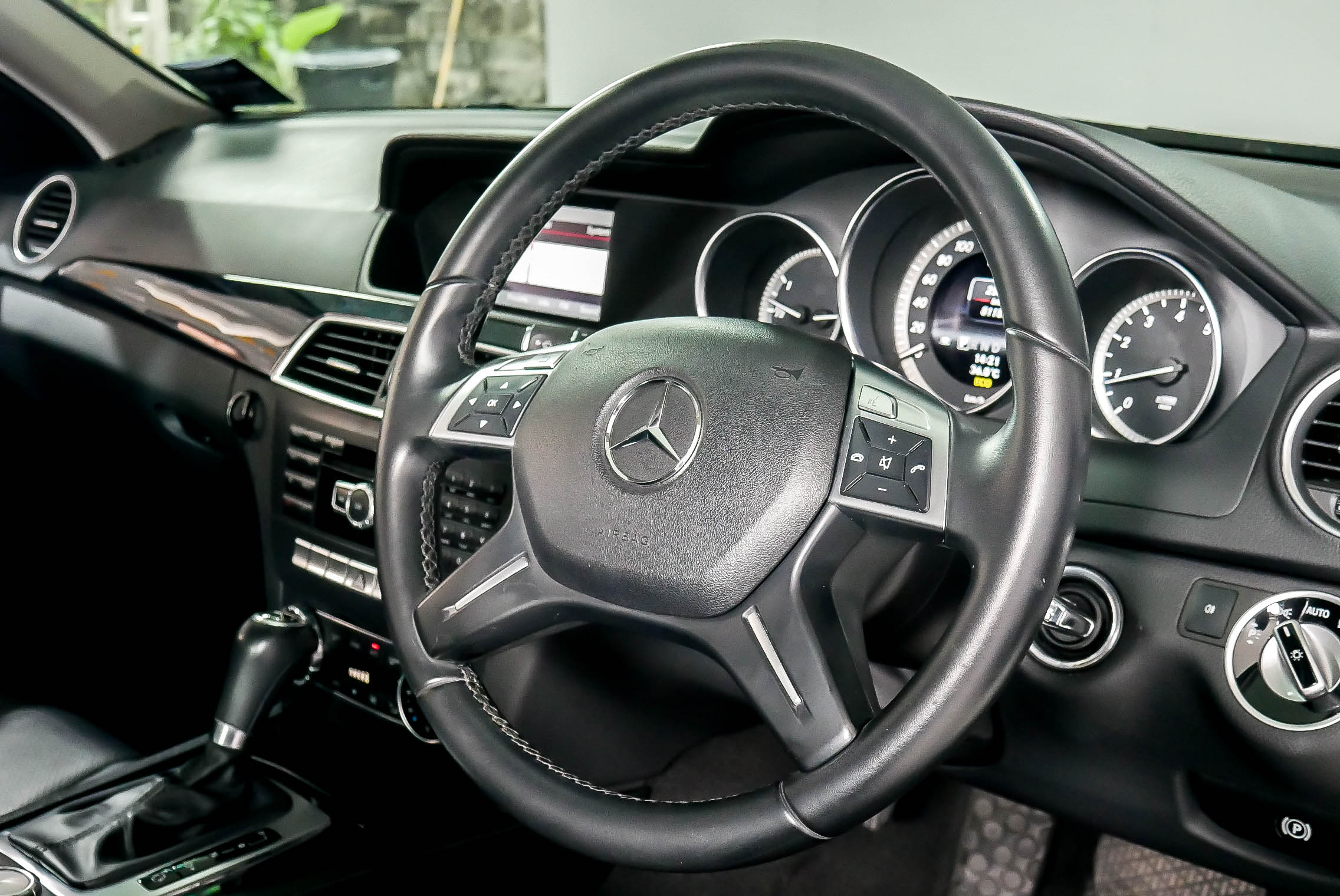 MERCEDES BENZ C200 W204 1.8 CGI BE STYLE AT ปี 2014 สีขาว