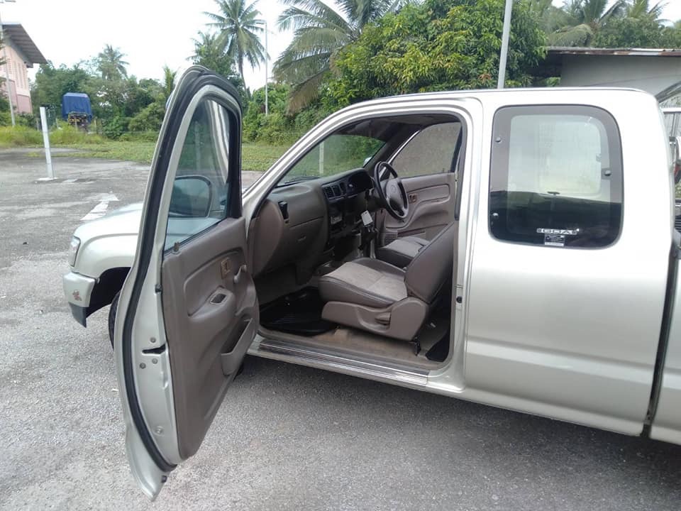 Toyota Hilux Tiger Extra cab ปี 2004 สีเงิน