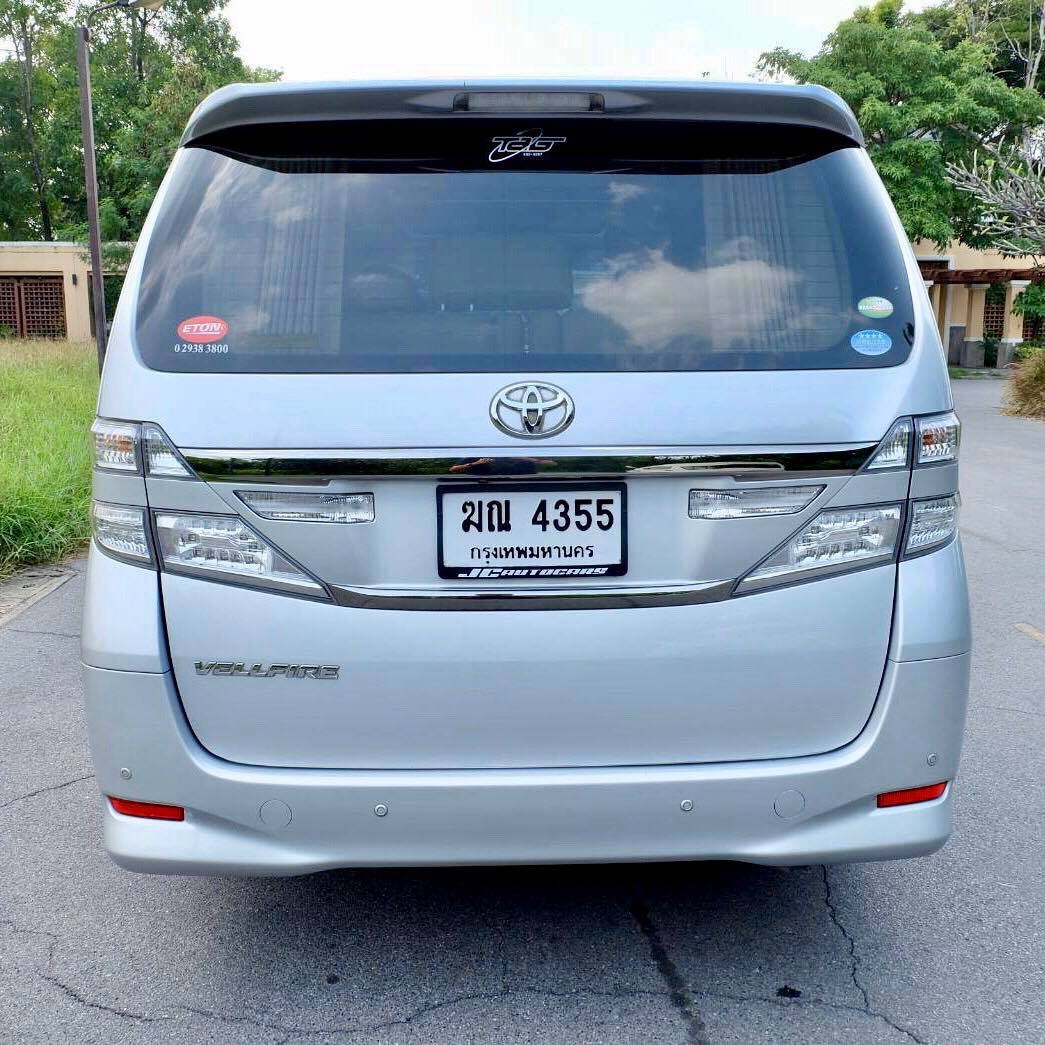 Toyota Vellfire ปี 2012 สีเงิน