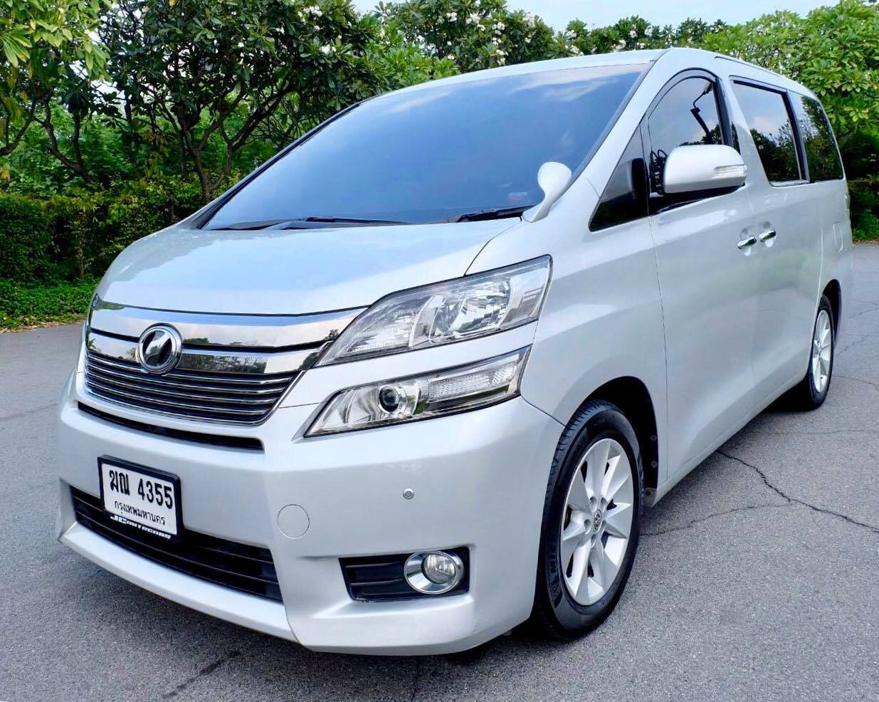 Toyota Vellfire ปี 2012 สีเงิน