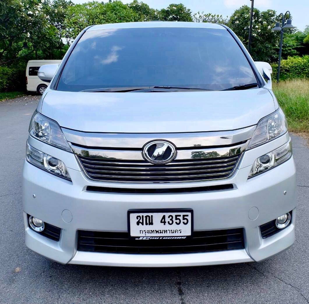 Toyota Vellfire ปี 2012 สีเงิน