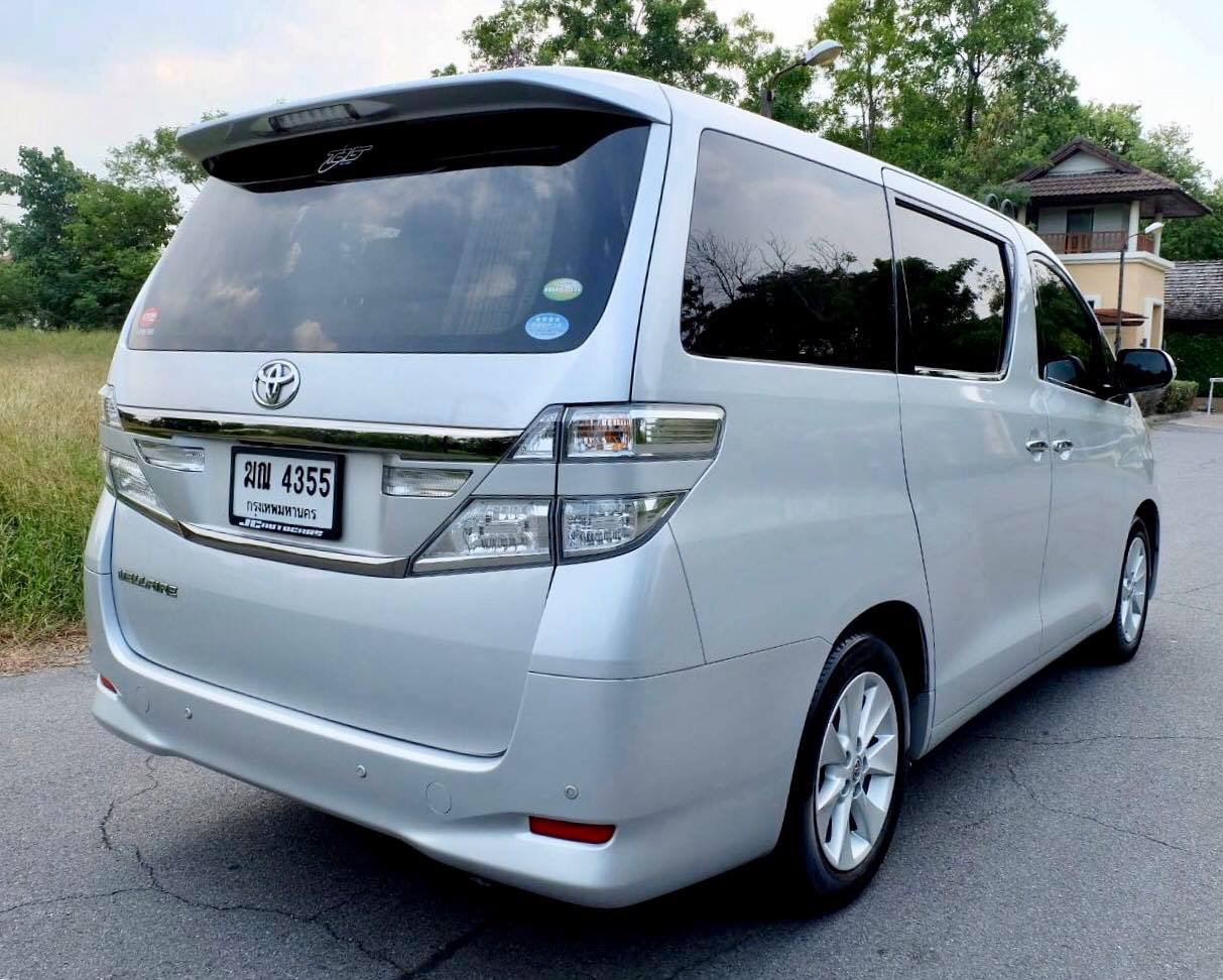 Toyota Vellfire ปี 2012 สีเงิน