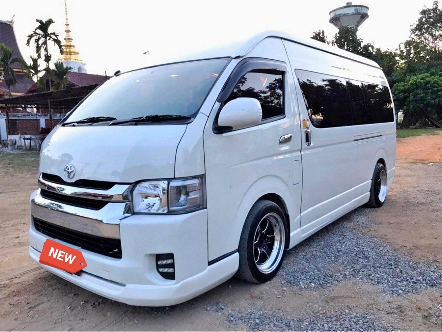 Toyota HiAce Commuter ปี 2014 สีขาว