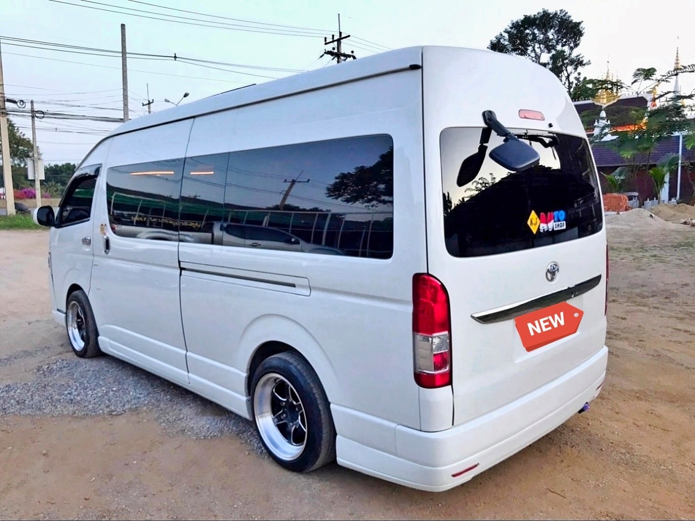 Toyota HiAce Commuter ปี 2014 สีขาว