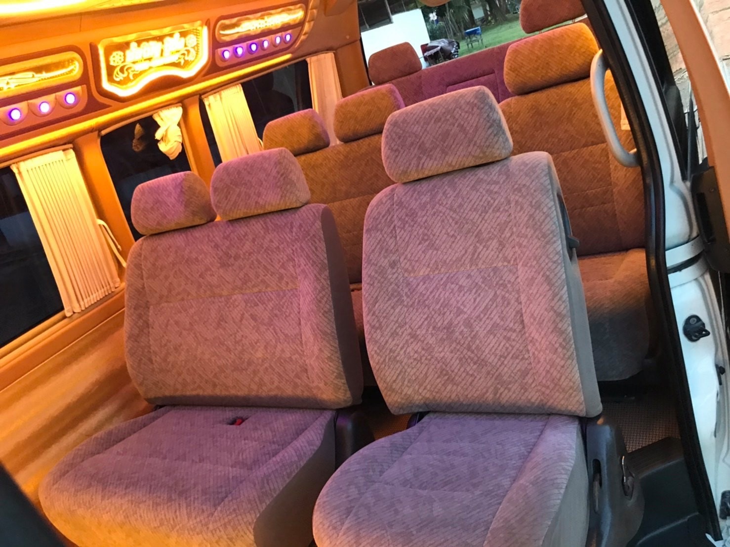 Toyota HiAce Commuter ปี 2014 สีขาว