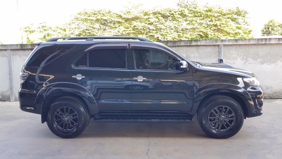 Toyota Fortuner ไมเนอร์เชนจ์ 2 ปี 2011 สีดำ