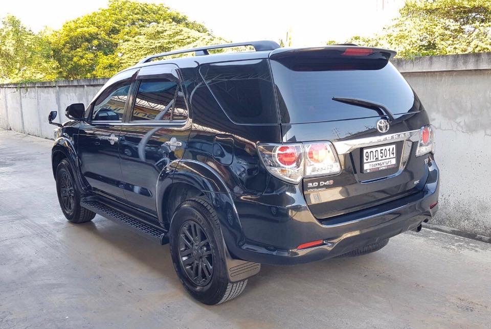 Toyota Fortuner ไมเนอร์เชนจ์ 2 ปี 2011 สีดำ