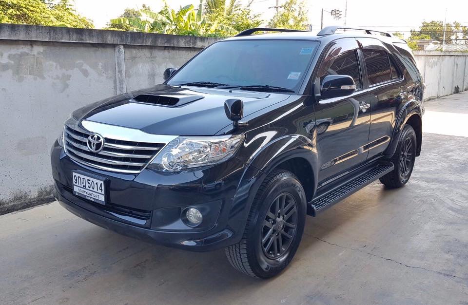 Toyota Fortuner ไมเนอร์เชนจ์ 2 ปี 2011 สีดำ