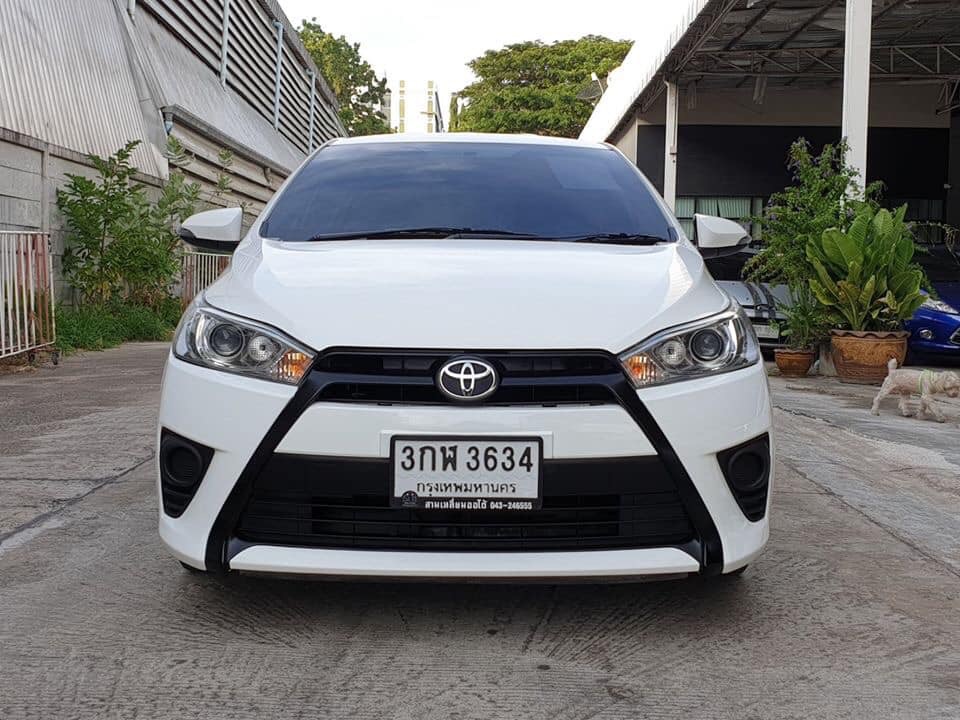 Toyota Yaris ปี 2015 สีขาว