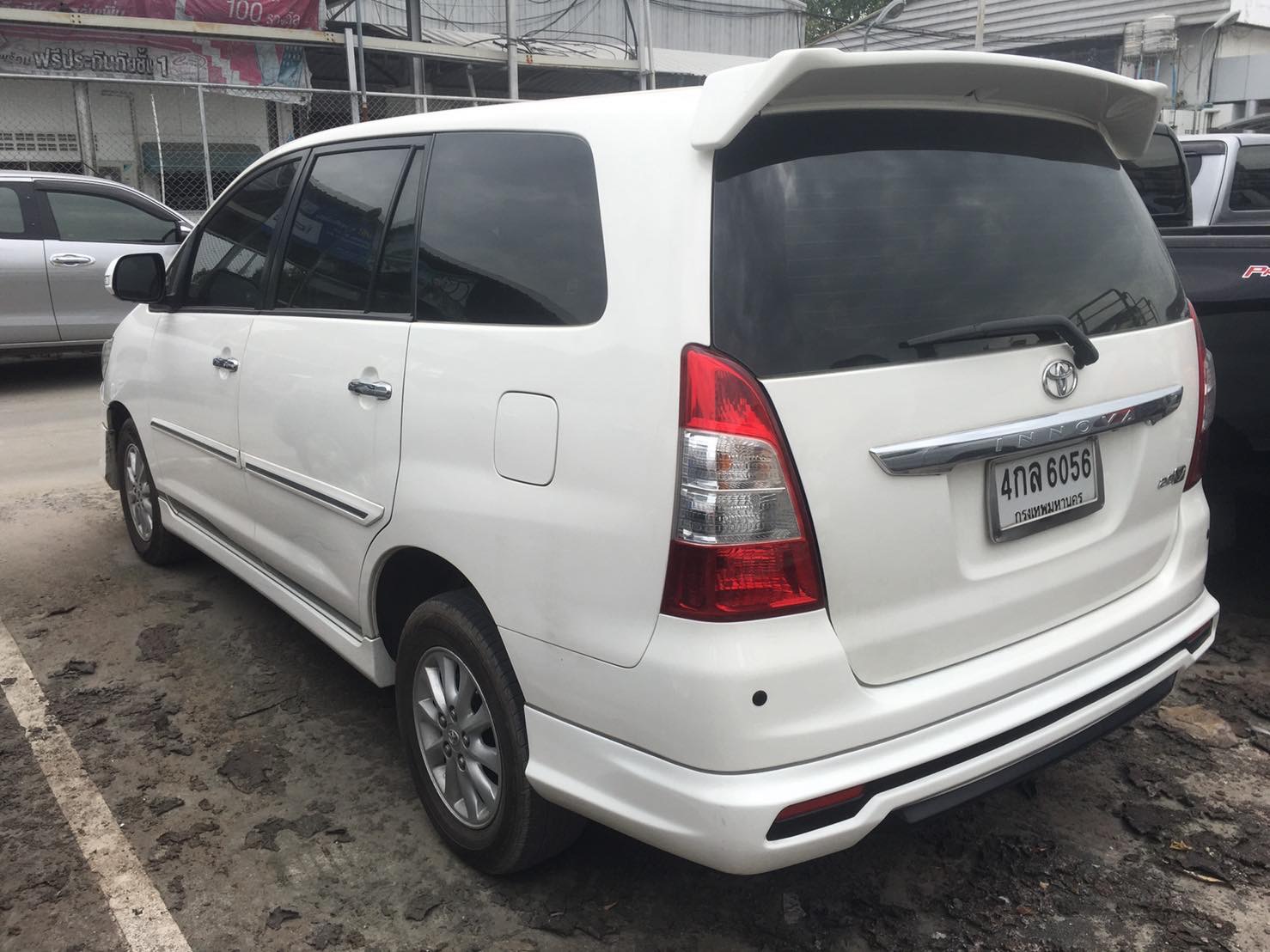 Toyota Innova ปี 2015 สีขาว