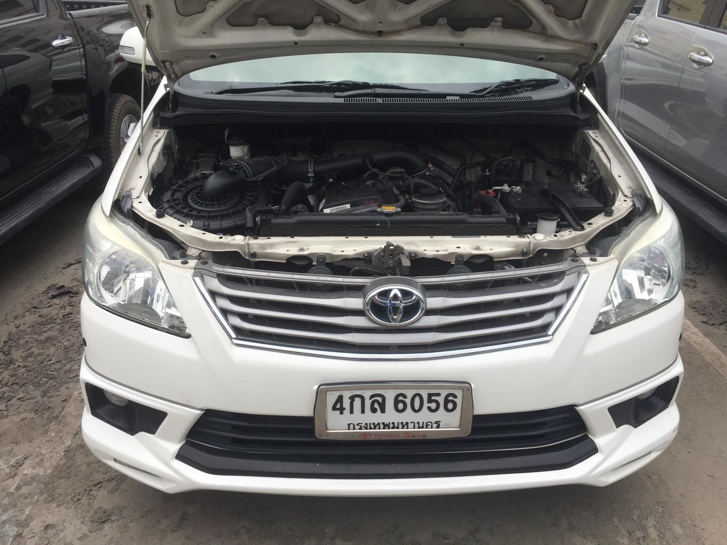 Toyota Innova ปี 2015 สีขาว