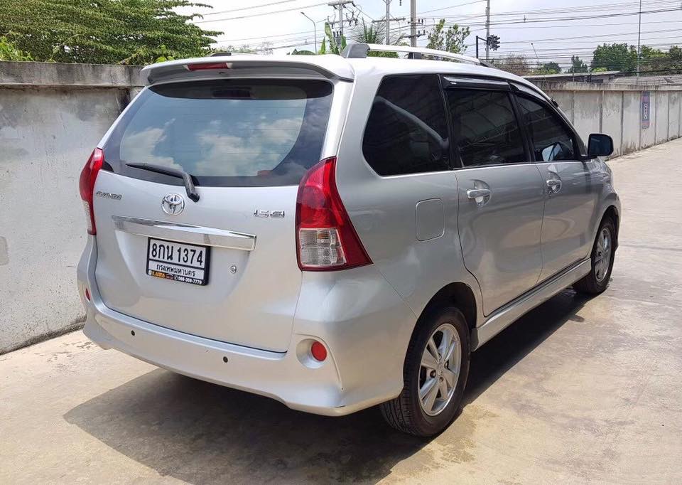 Toyota Avanza ปี 2012 สีเงิน