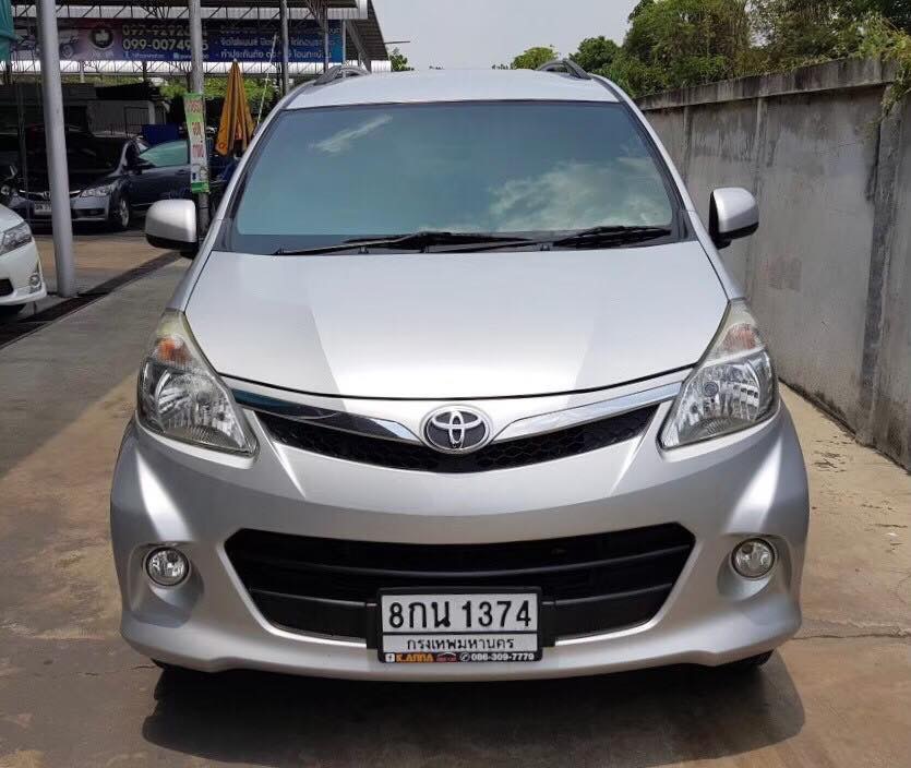 Toyota Avanza ปี 2012 สีเงิน