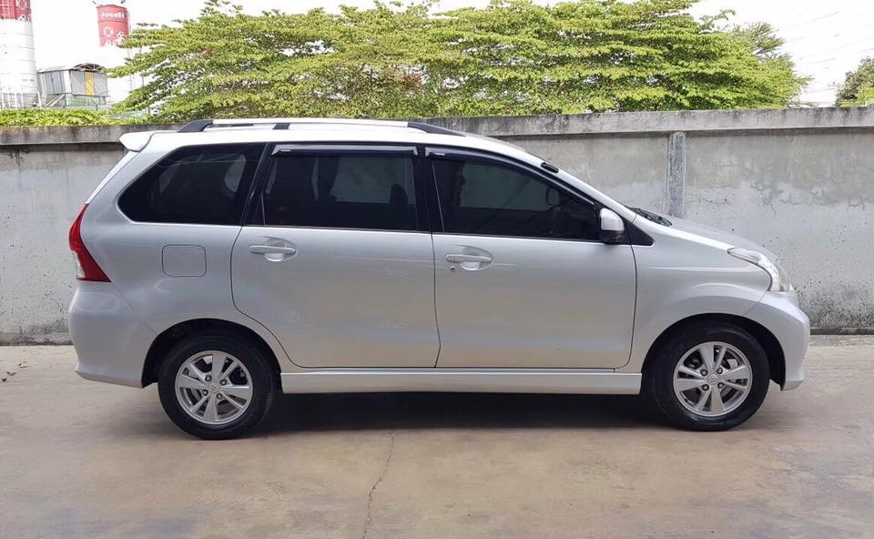 Toyota Avanza ปี 2012 สีเงิน