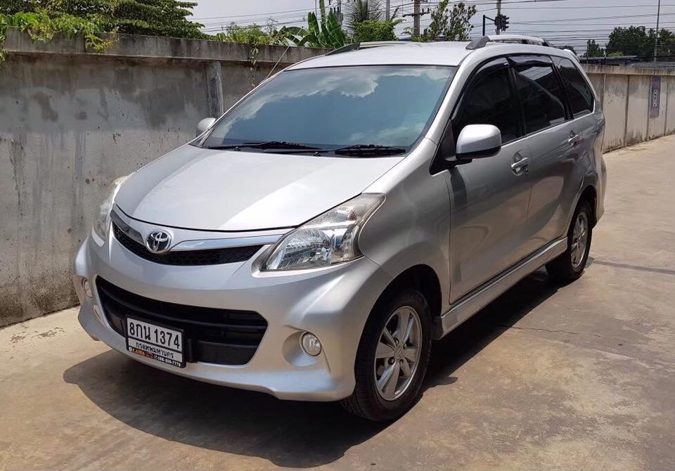 Toyota Avanza ปี 2012 สีเงิน