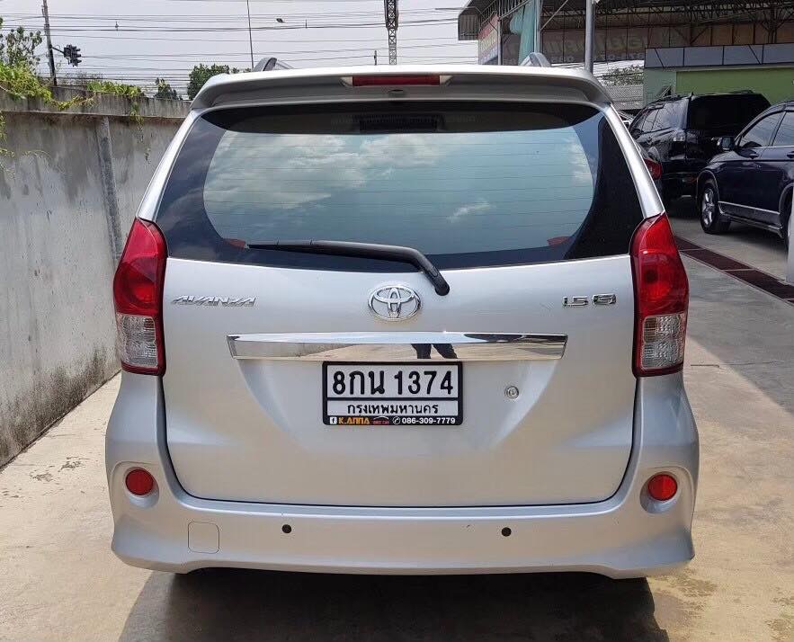 Toyota Avanza ปี 2012 สีเงิน